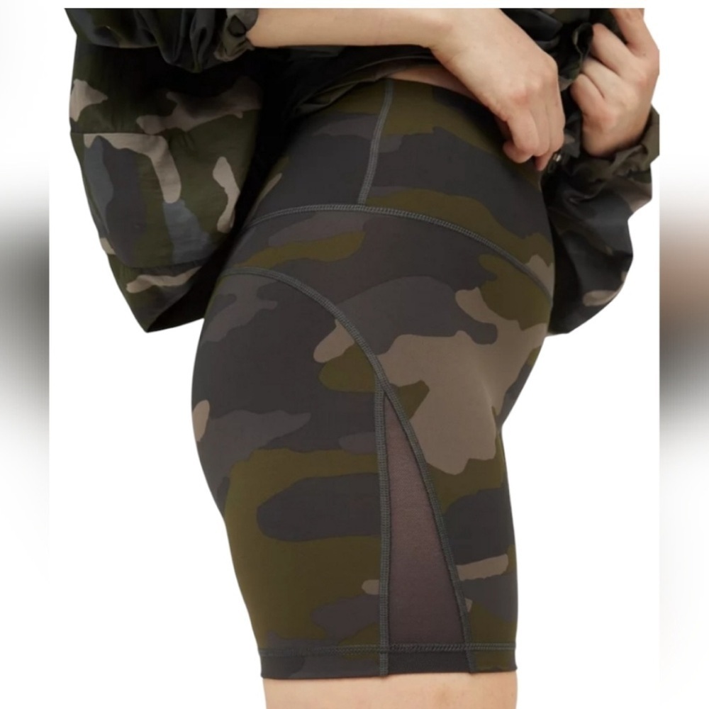 Aerie Goals Bike Short 7” Hi Rise Camo Mesh Print Size Medium